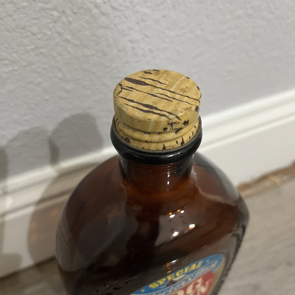 Vintage Log Cabin Syrup Glass Bottle with Cork Great Condition No Chips - Picture 3 of 5